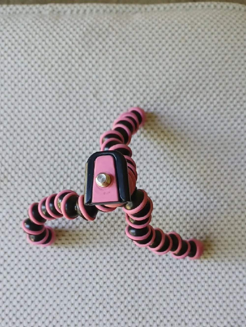 Source Unknown Black and Pink Flexible Octopus Tripod for Smartphones